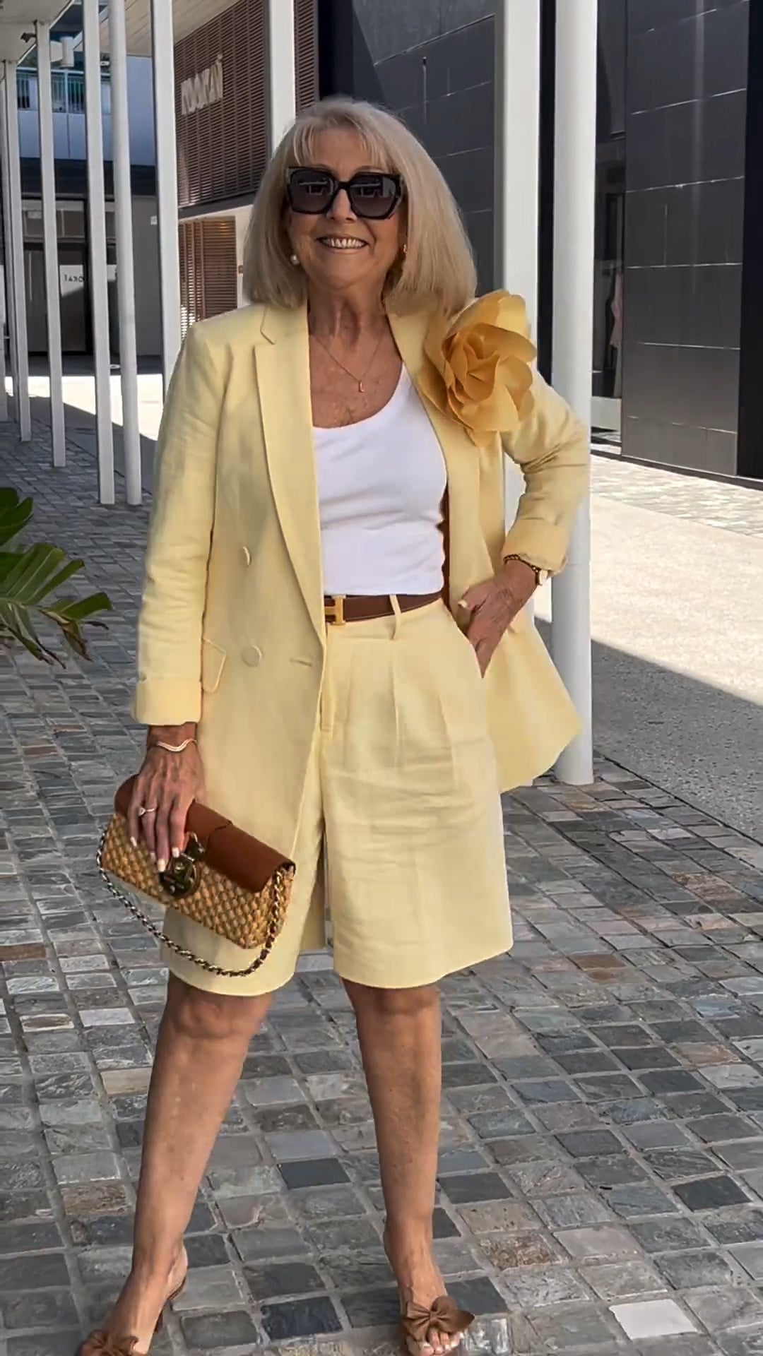 Stylish Lapel Collar Suit Shorts Two-piece Blazer Coat(Detachable floral accessories)